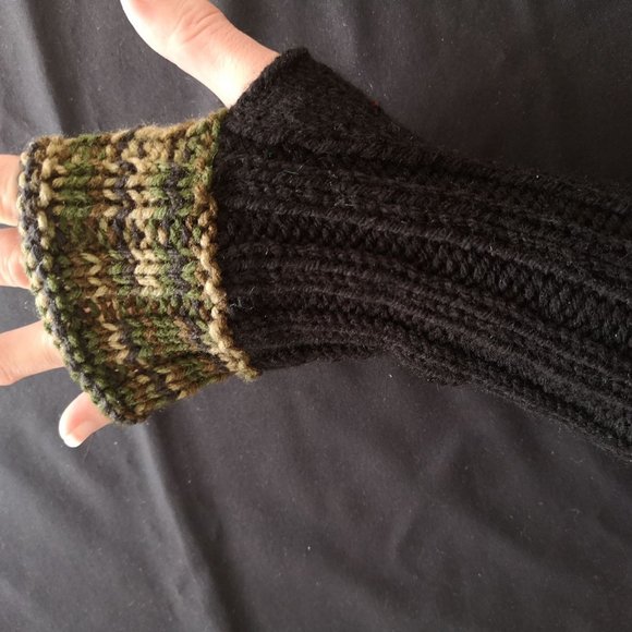 Green Black Camouflage Knit Fingerless Gloves Mittens Armwarmer Made in Canada - Picture 5 of 8